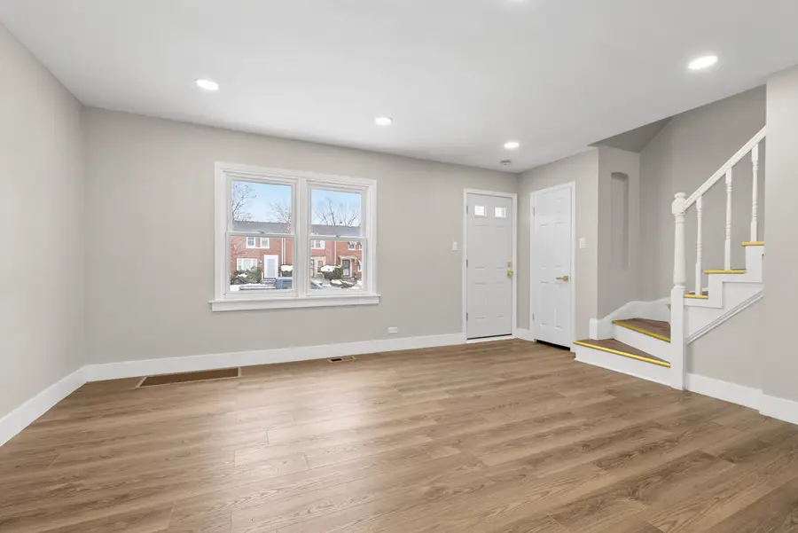 9534 S Euclid Avenue, Chicago, IL 60617 - Image #2