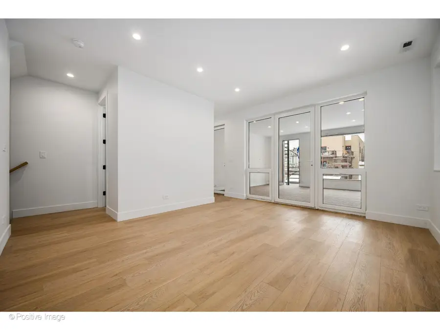 1124 W Addison Street #2, Chicago, IL 60613 - Image #2