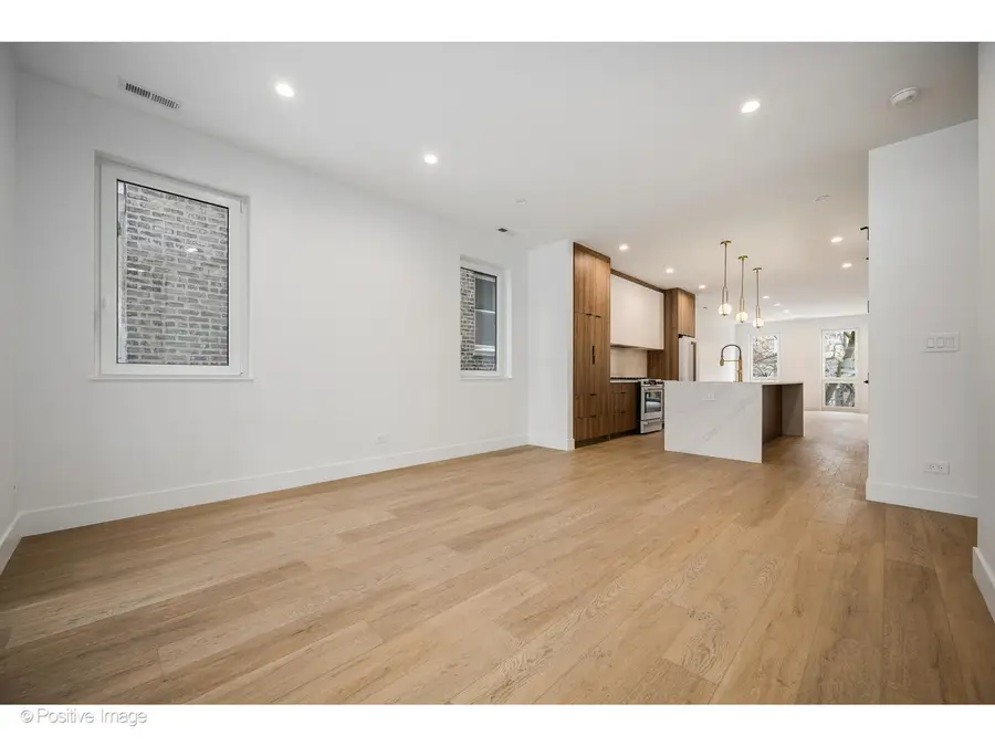 1124 W Addison Street #2, Chicago, IL 60613 - Image #3