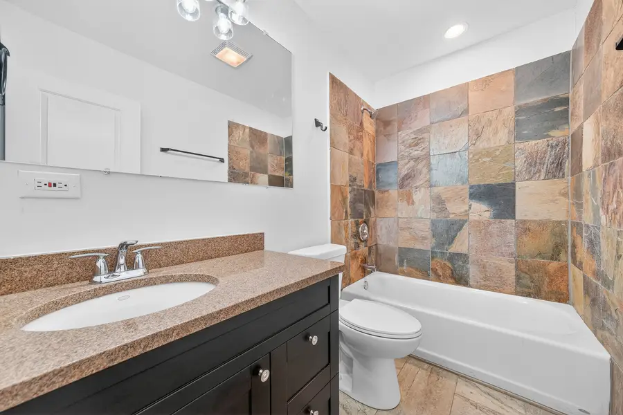 626 E Oakwood Boulevard, Chicago, IL 60653 - #3