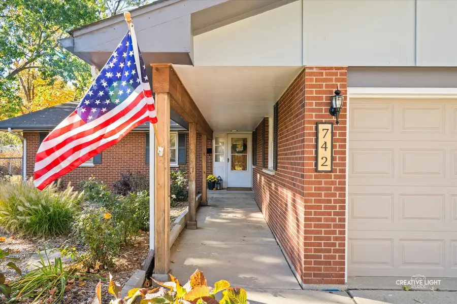 742 N Glenwood Place, Aurora, IL 60506 - Image #2