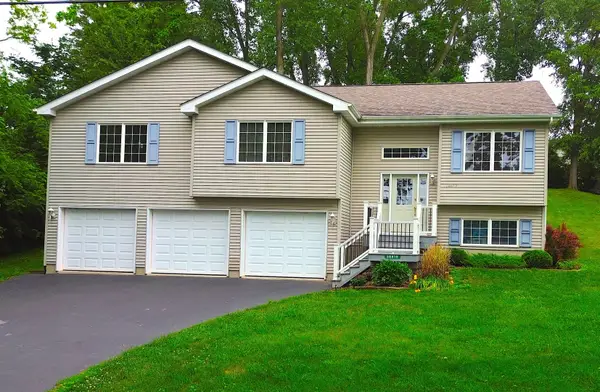 38815 N Broadway Avenue, Antioch, IL 60002