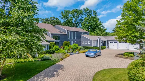 620 W Old Elm Road, Lake Forest, IL 60045