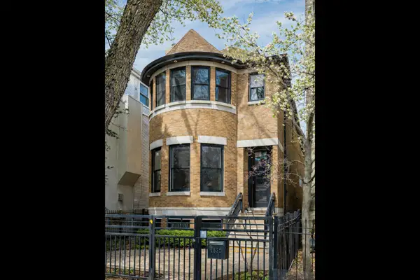 1532 W Wolfram Street, Chicago, IL 60657