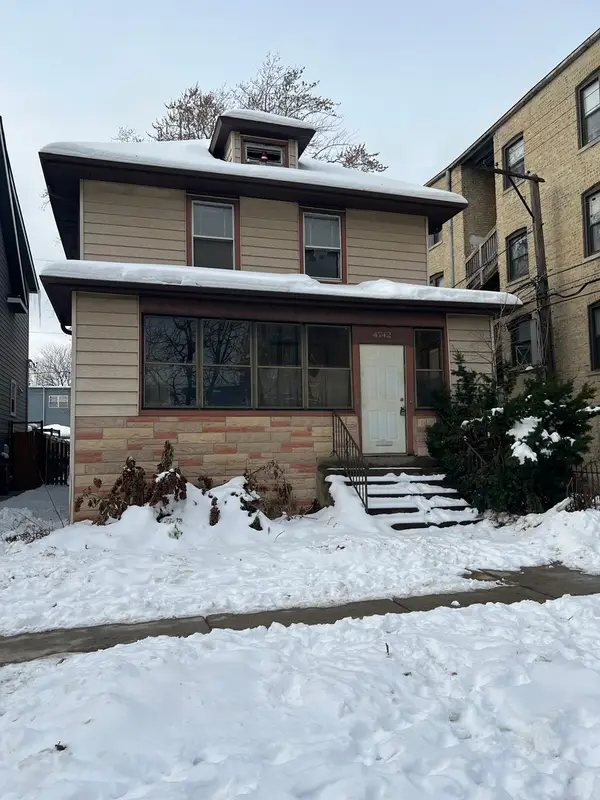 4742 N Sacramento Avenue, Chicago, IL 60625