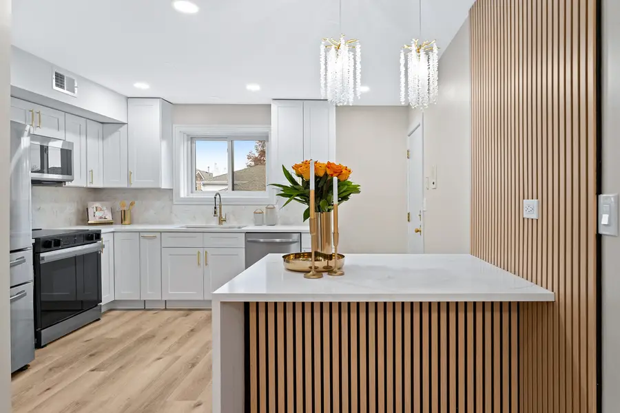 129 W Brandon Court #23, Palatine, IL 60067 - Image #2