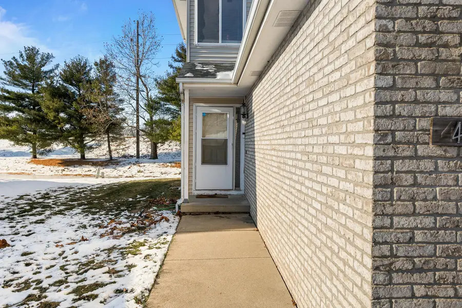 409 Irvine Road #409, Champaign, IL 61822 - Image #3