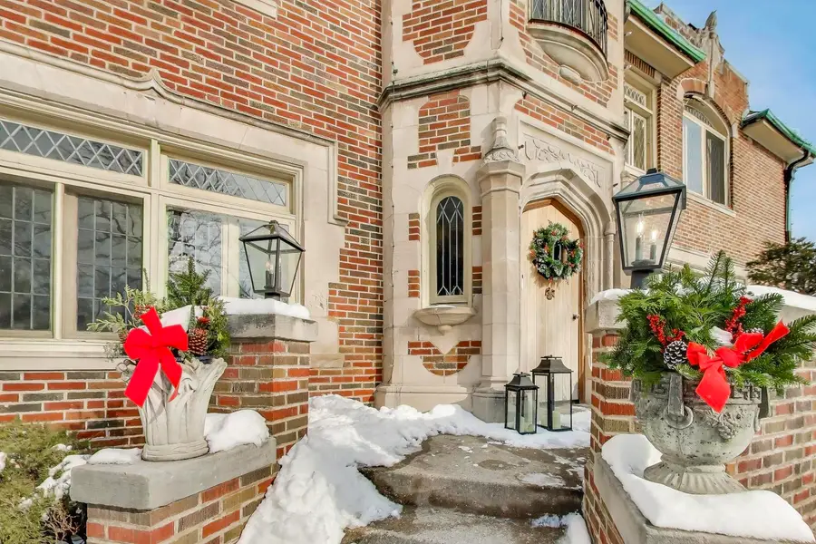 10162 S Longwood Drive, Chicago, IL 60643 - Image #2