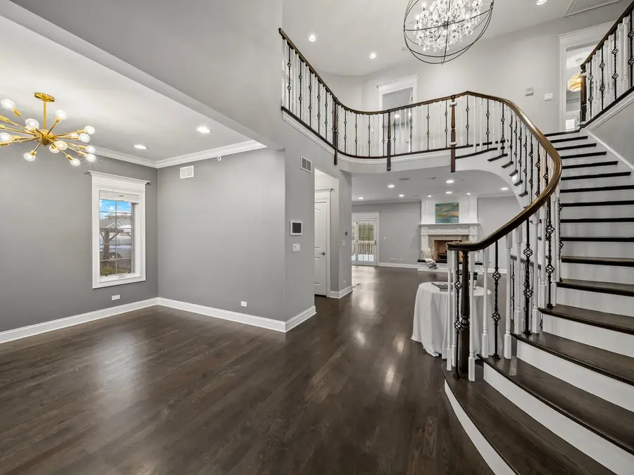 6732 N East Prairie Road, Lincolnwood, IL 60712 - Image #3