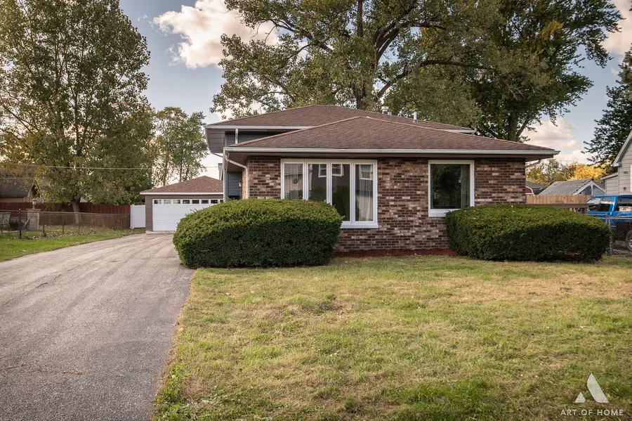 10956 S Nagle Avenue, Worth, IL 60482 - Image #2