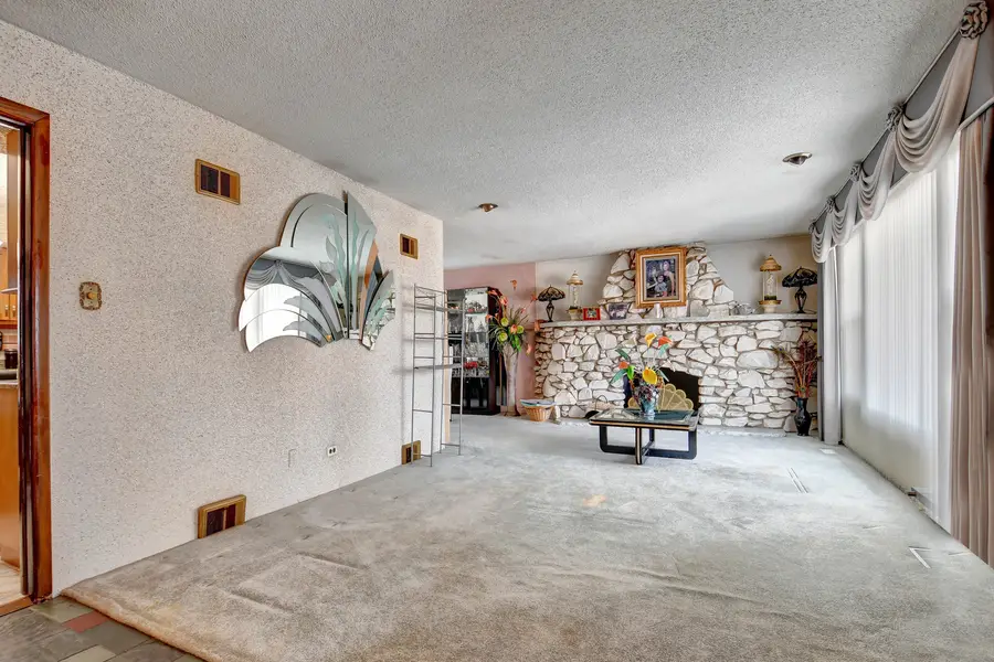 8950 S 85th Court, Hickory Hills, IL 60457 - Image #3