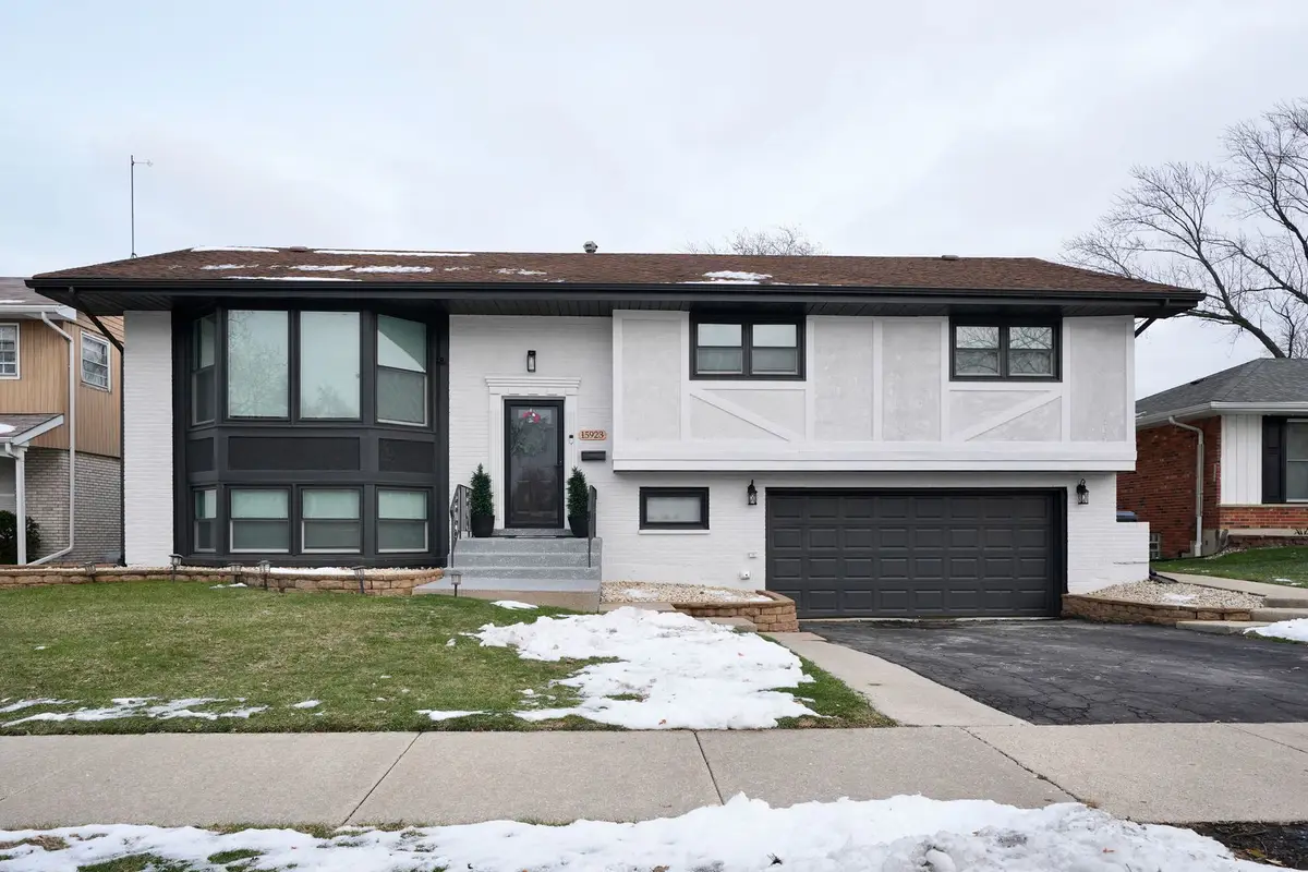 15923 Woodlawn East Avenue, South Holland, IL 60473 - Image #1