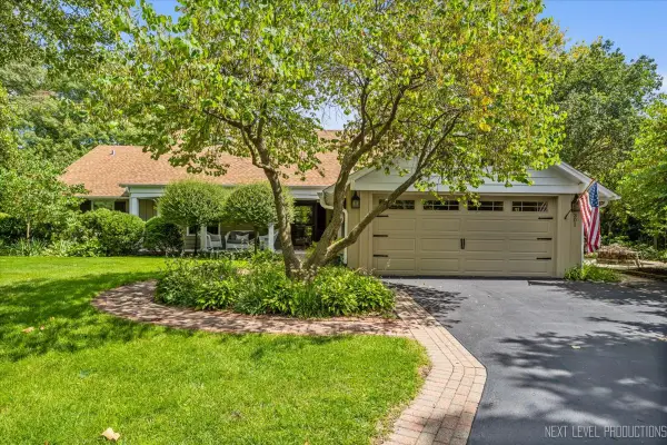 301 Country Club Place, Geneva, IL 60134