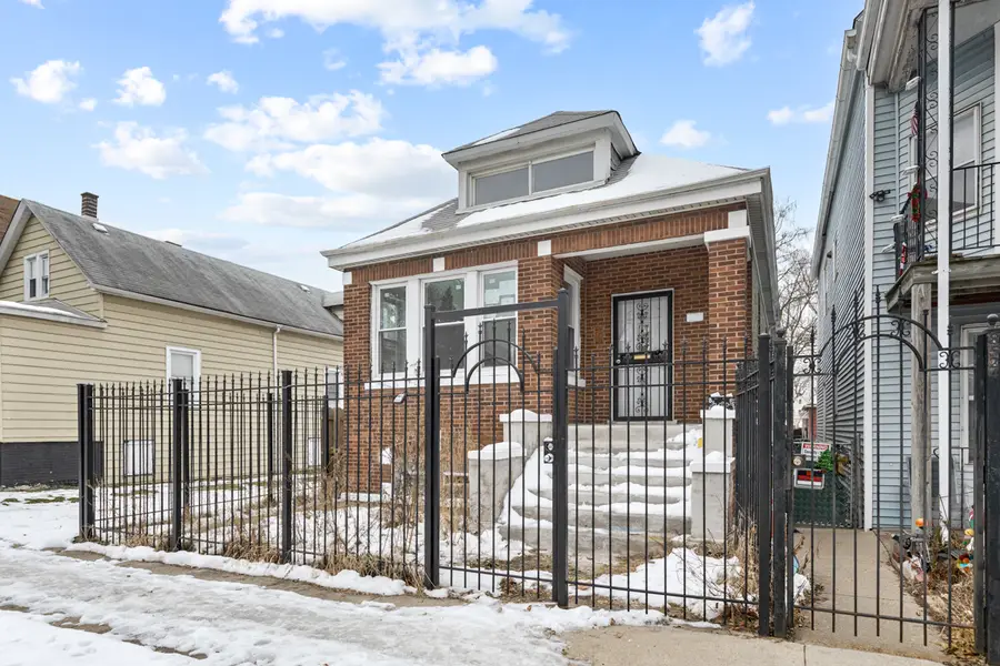 8528 S Escanaba Avenue, Chicago, IL 60617 - Image #2