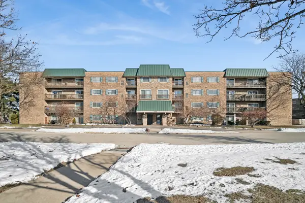 675 Grove Terrace #208, Elk Grove Village, IL 60007