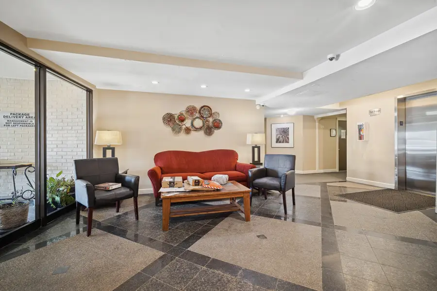 675 Grove Terrace #208, Elk Grove Village, IL 60007 - Image #2