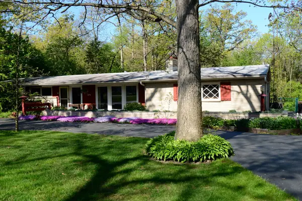 371 S Saint Marys Road, Libertyville, IL 60048