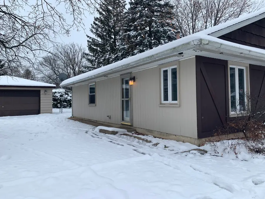 148 W Kennedy Drive, Streamwood, IL 60107 - Image #2