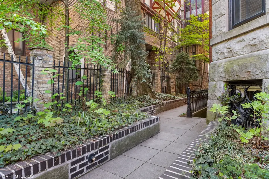 159 W Burton Place #G, Chicago, IL 60610 - Image #2