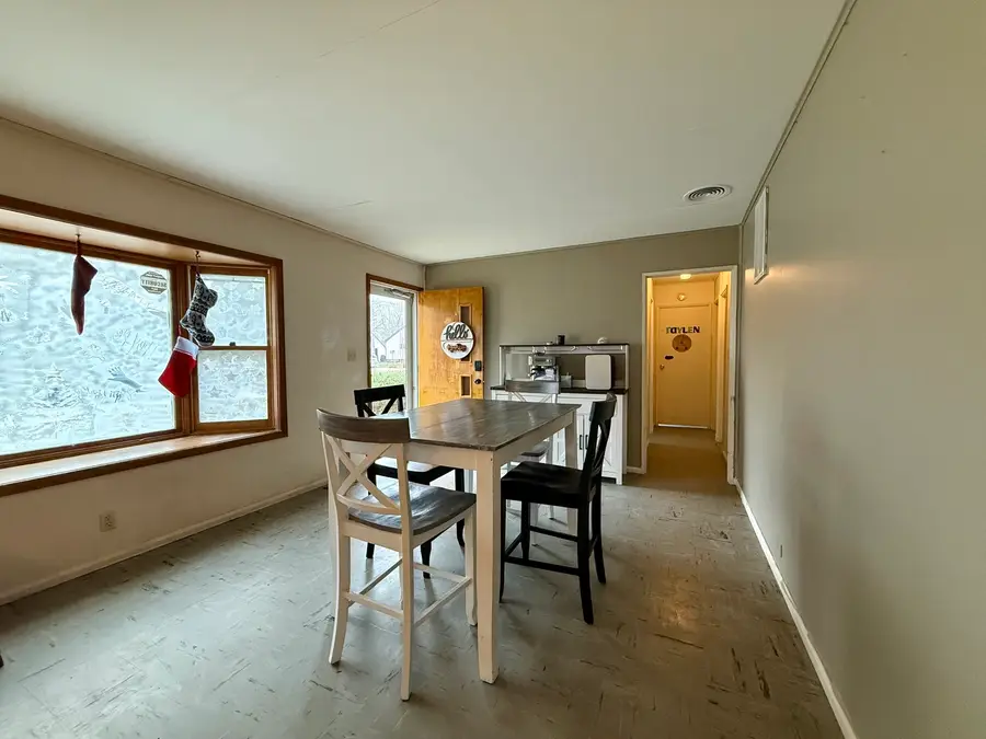 301 S Walnut Street, Clinton, IL 61727 - Image #2