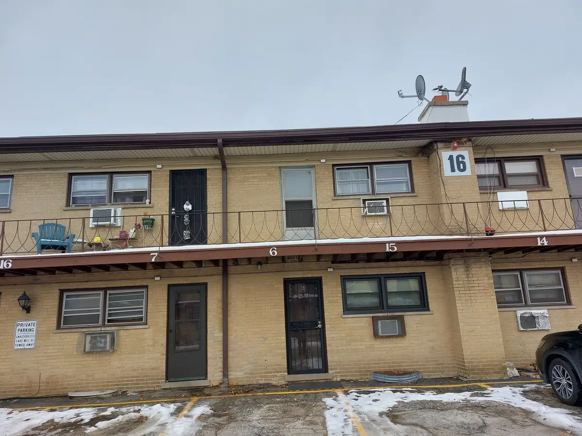 16 King Arthur Court #16, Northlake, IL 60164 - Image #1