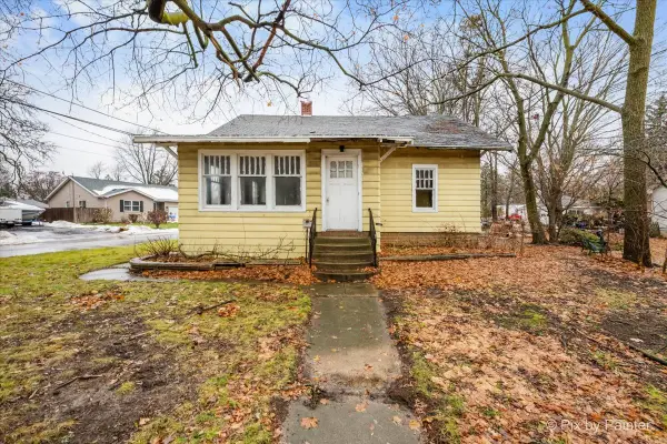 551 Mchenry Avenue, Woodstock, IL 60098