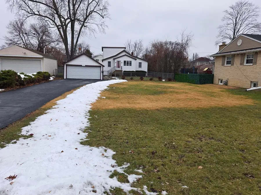 1754 E Lincoln Avenue, Des Plaines, IL 60018 - #2