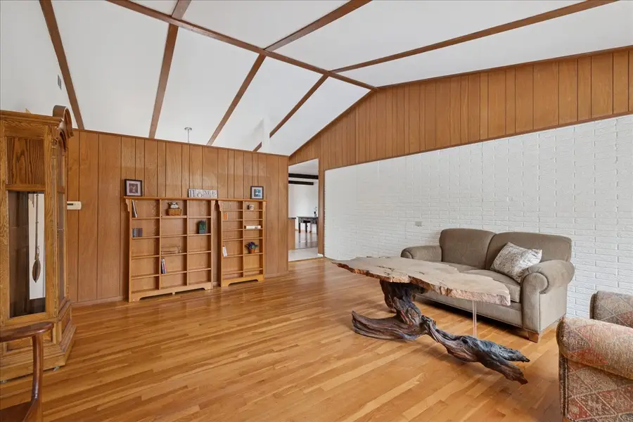 612 White Pine Road, Buffalo Grove, IL 60089 - Image #2