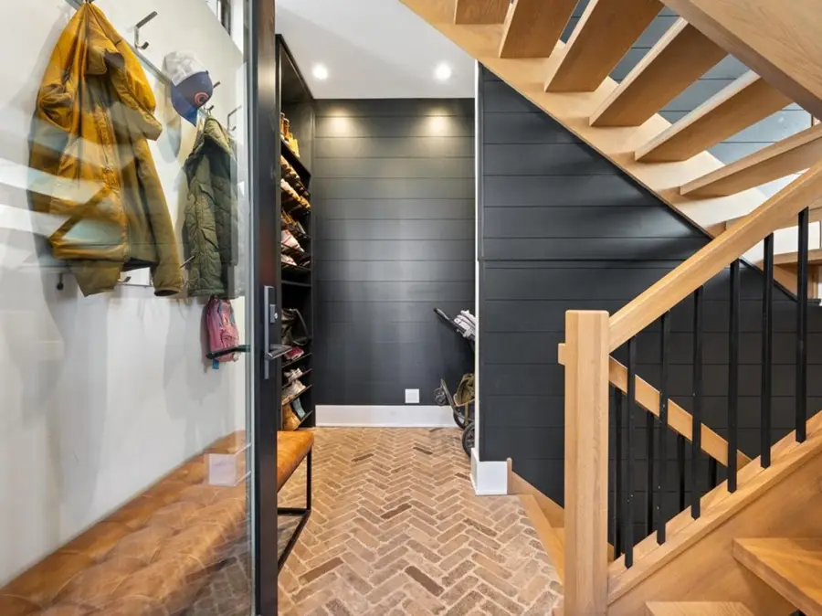 2109 W Montrose Avenue, Chicago, IL 60618 - Image #2