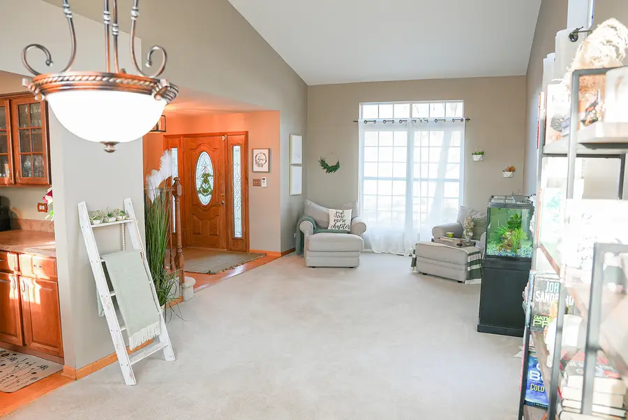 33 Foxglove Court, Streamwood, IL 60107 - Image #2