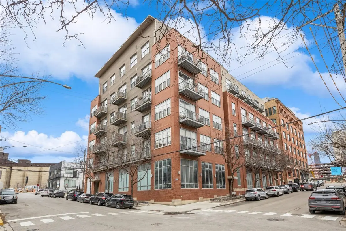 824 W Superior Street #303, Chicago, IL 60642 - Image #1