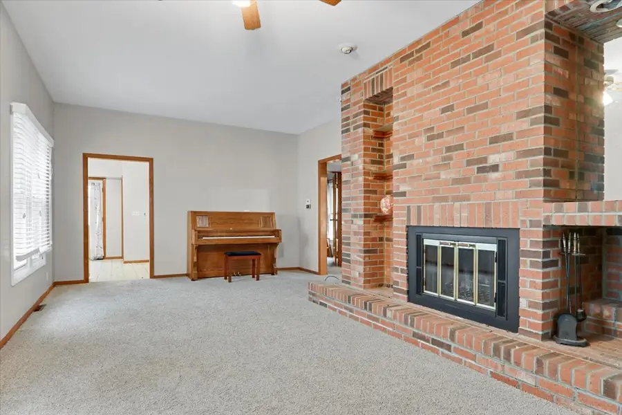 904 E Locust Street, Bloomington, IL 61701 - Image #2