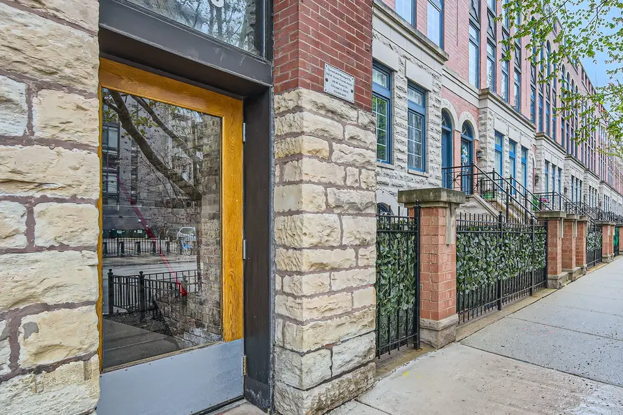 368 W Huron Street #2N, Chicago, IL 60654 - Image #3