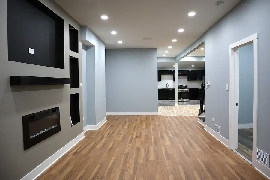 9138 S Essex Avenue, Chicago, IL 60617 - Image #3