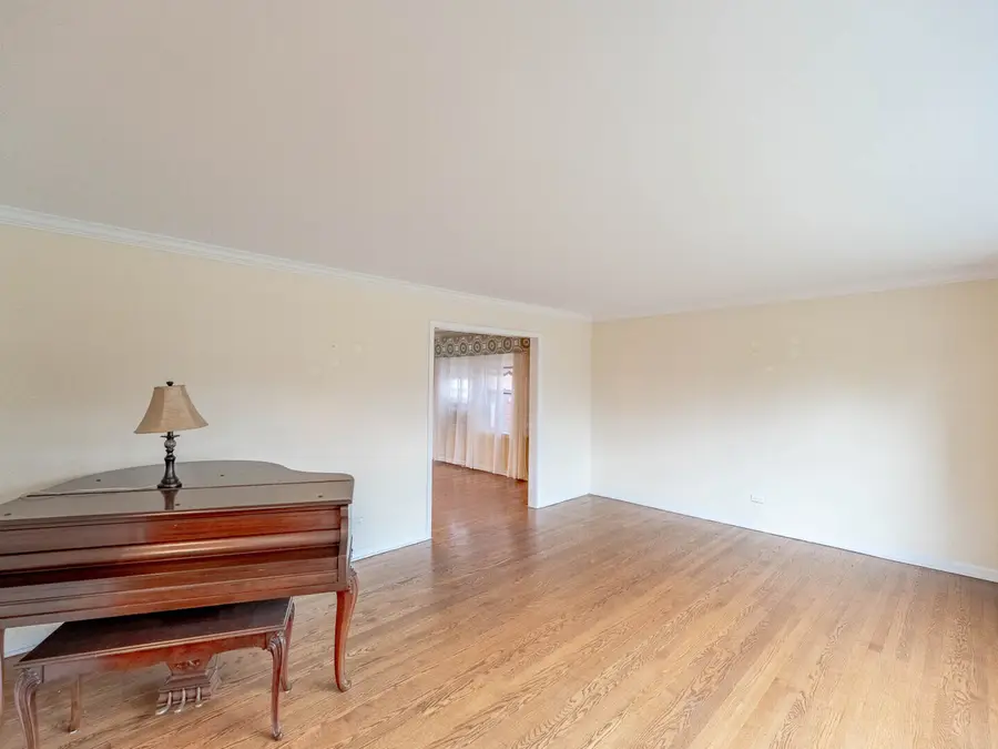 6225 N Kirkwood Avenue, Chicago, IL 60646 - Image #3