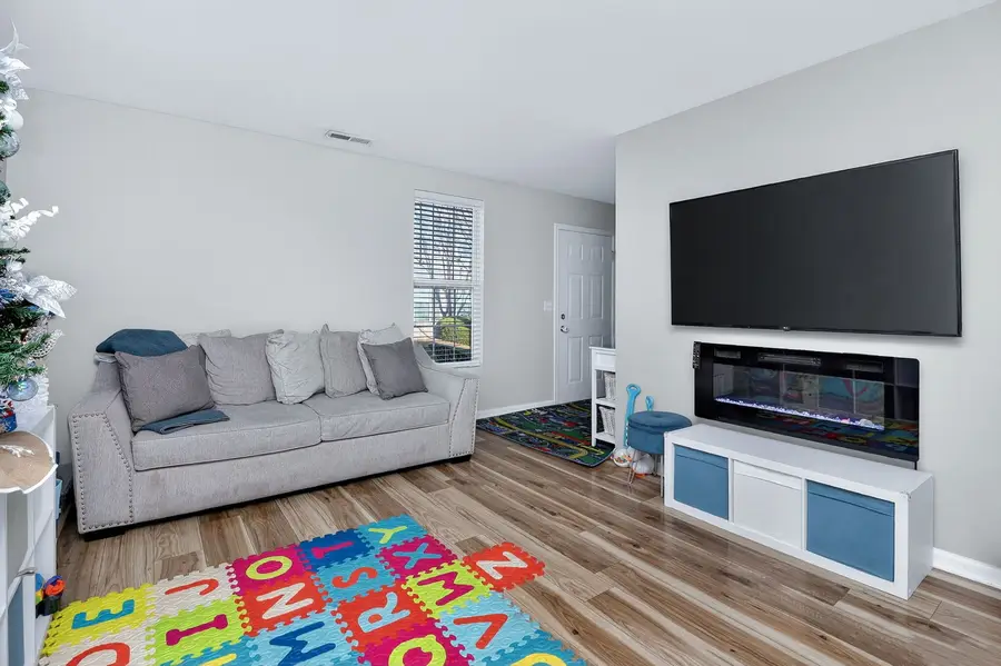 668 Four Seasons Boulevard, Aurora, IL 60504 - #3