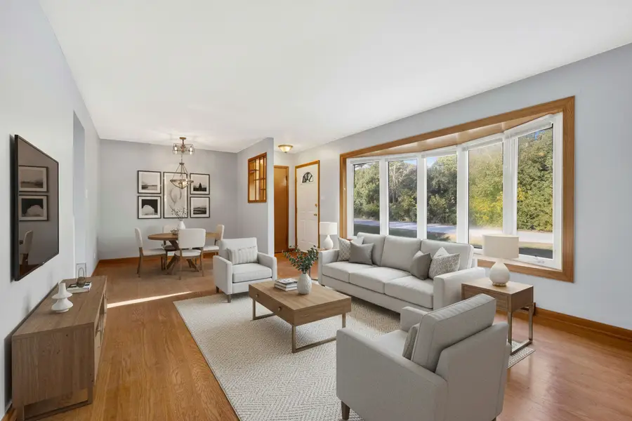 11257 S Pacific Drive, Worth, IL 60482 - Image #2