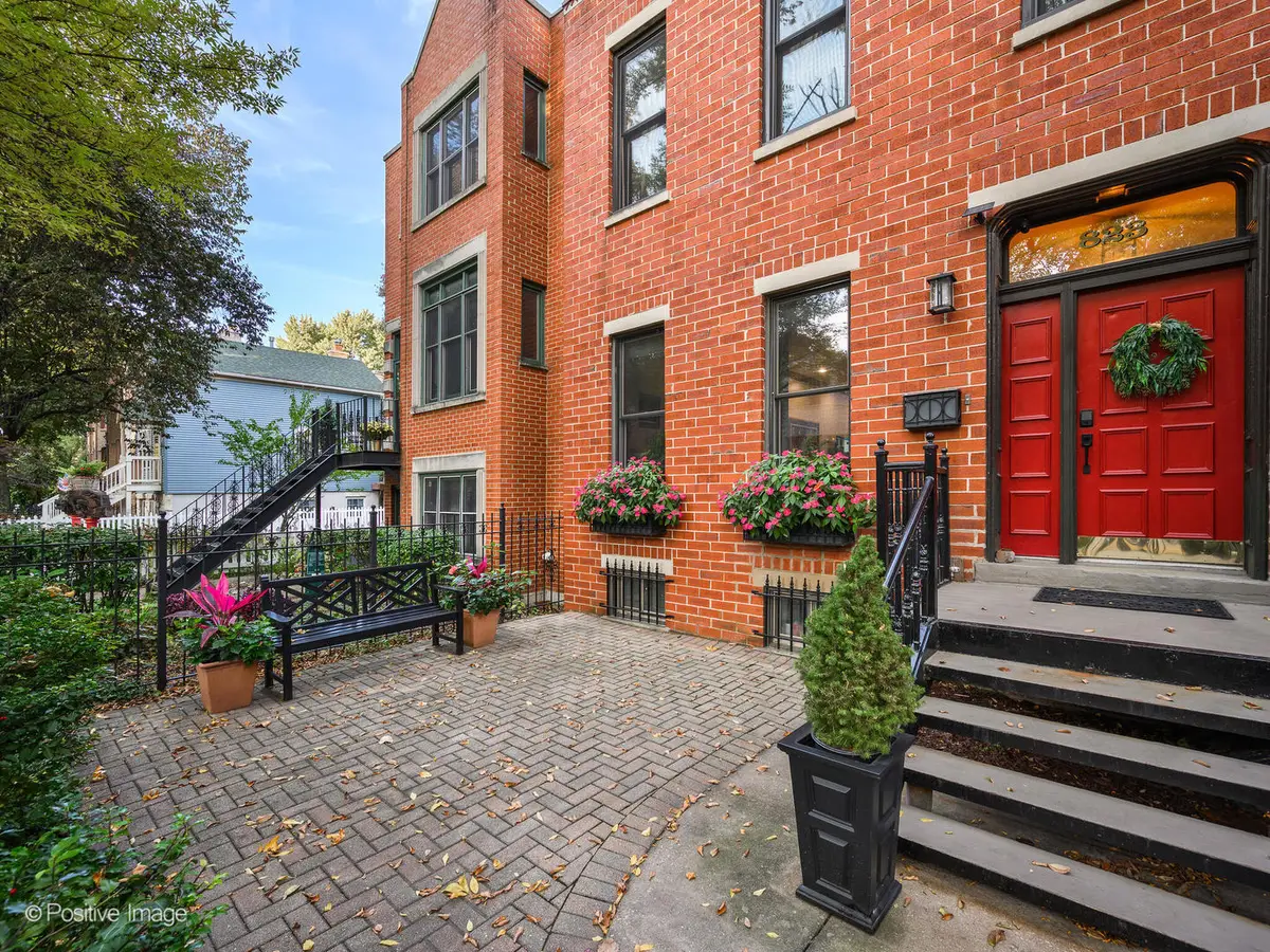 823 S Oakley Boulevard, Chicago, IL 60612 - Image #1