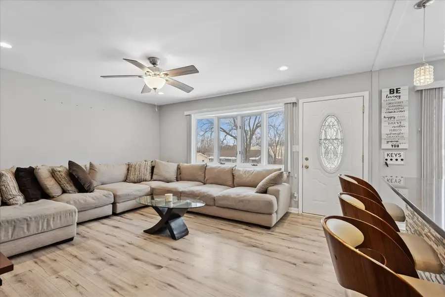 128 Mccabe Drive, Streamwood, IL 60107 - Image #3