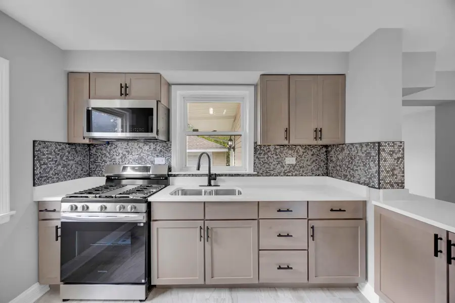 10626 S Lowe Avenue, Chicago, IL 60628 - Image #3