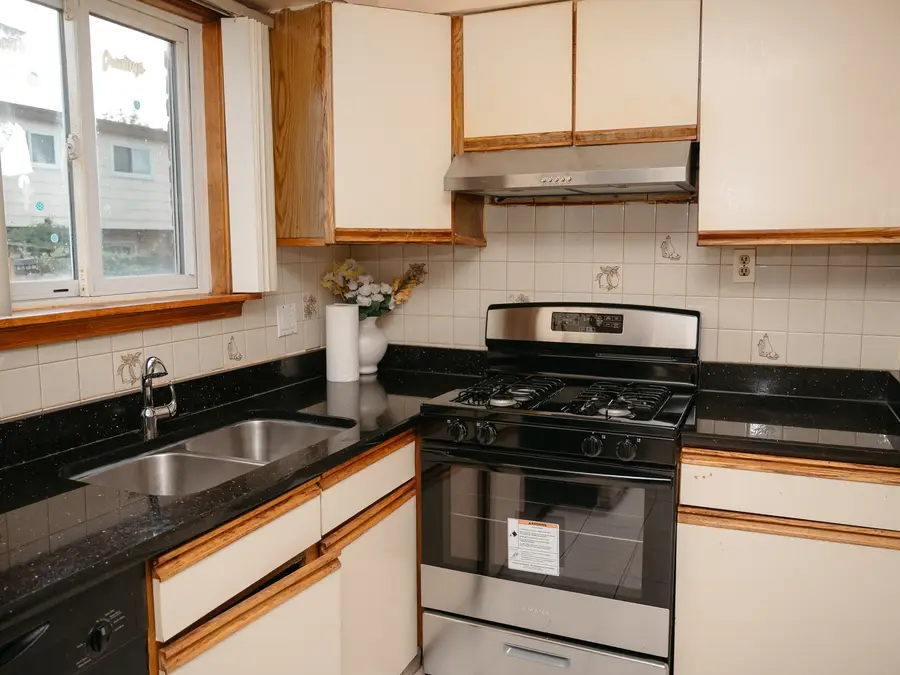 9404 Hamlin Avenue, Des Plaines, IL 60016 - Image #2