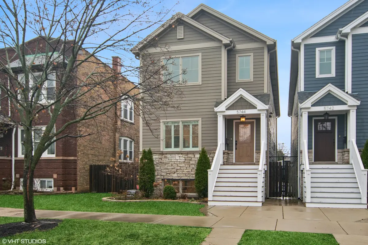 5744 W Ainslie Street, Chicago, IL 60630 - Image #1