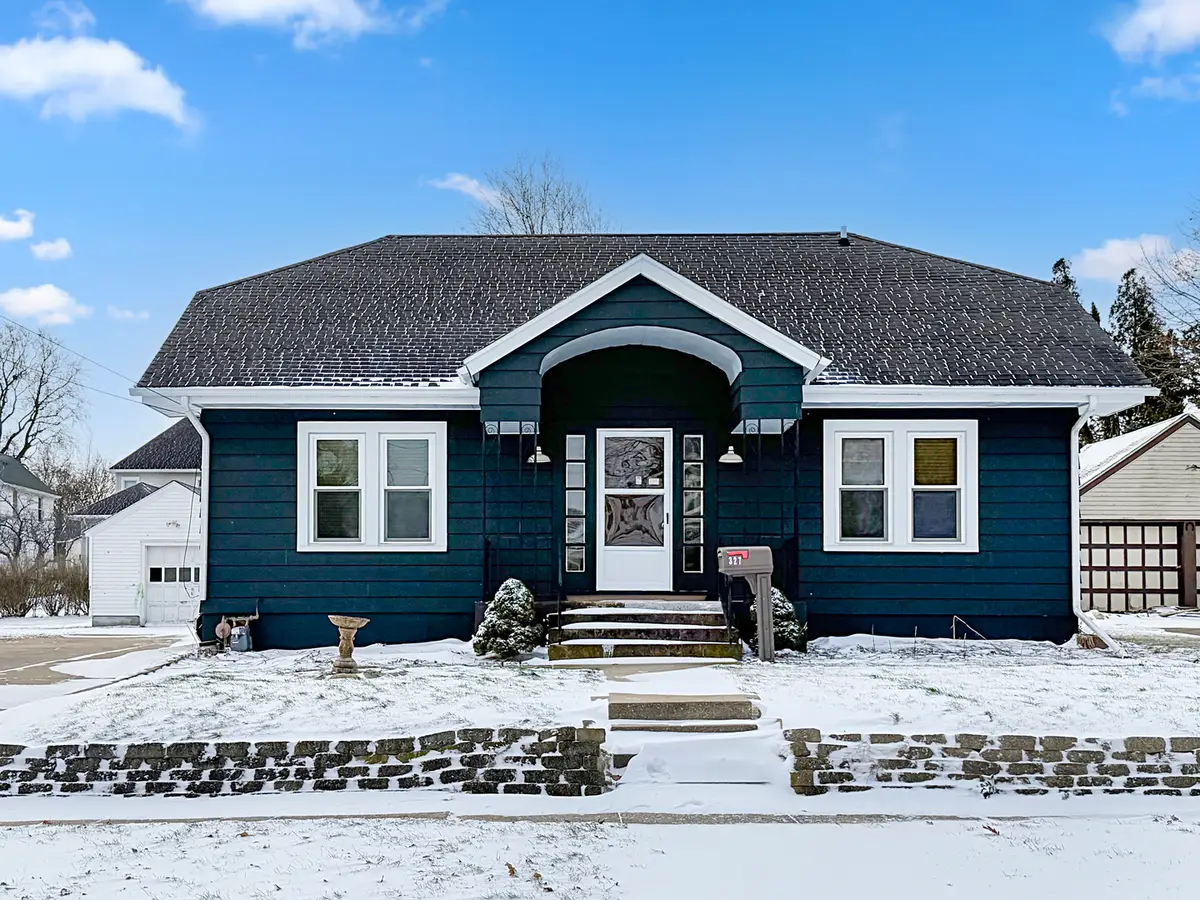 327 W Garfield Street, Freeport, IL 61032 - Image #1