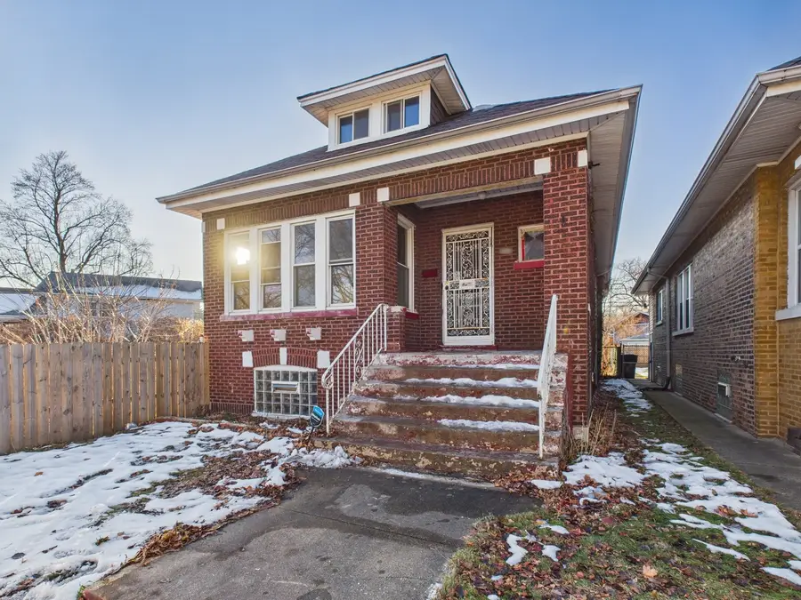 8116 S Marquette Avenue, Chicago, IL 60617 - Image #2