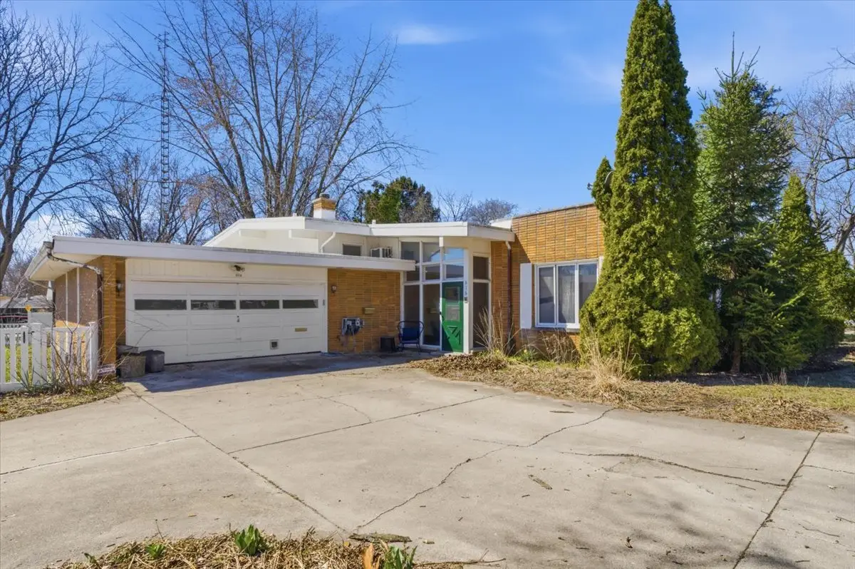 616 Seneca Drive, Aurora, IL 60506 - #1