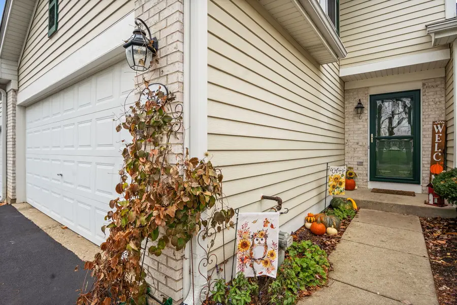 352 Normandie Drive, Sugar Grove, IL 60554 - Image #2