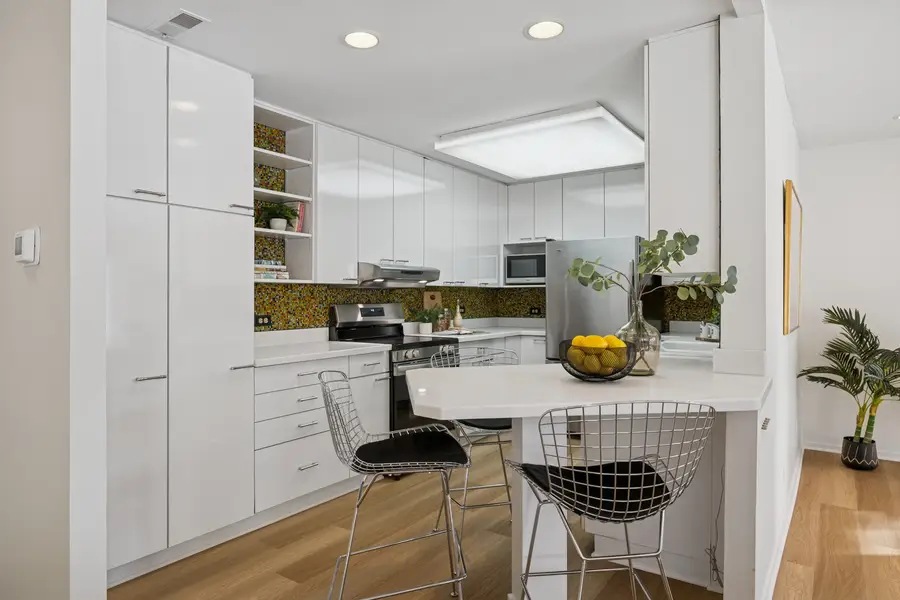 3030 Pheasant Creek Drive #102, Northbrook, IL 60062 - Image #3