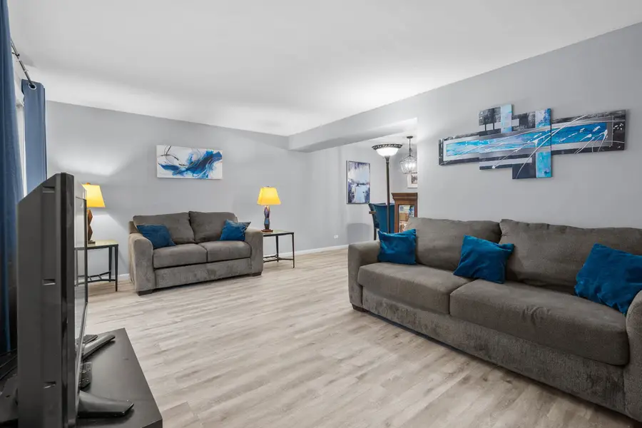 681 Majestic Drive, Algonquin, IL 60102 - Image #2