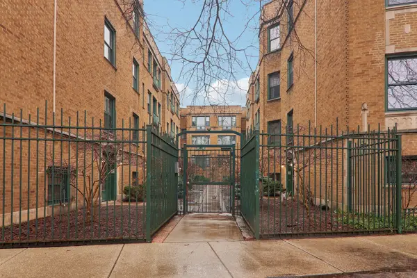 7023.5 N Sheridan Road #3S, Chicago, IL 60626