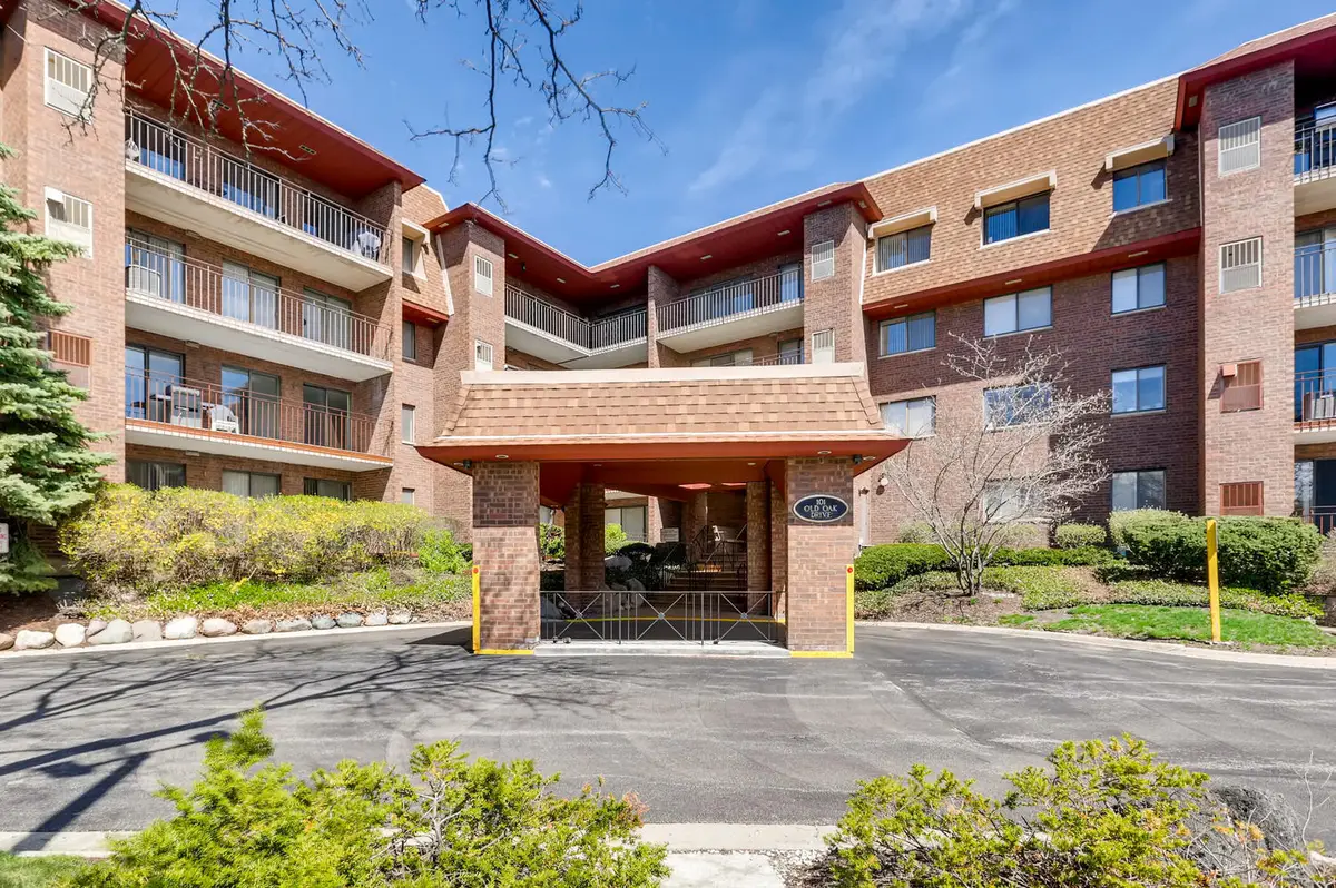 101 Old Oak Drive #305, Buffalo Grove, IL 60089 - Image #1
